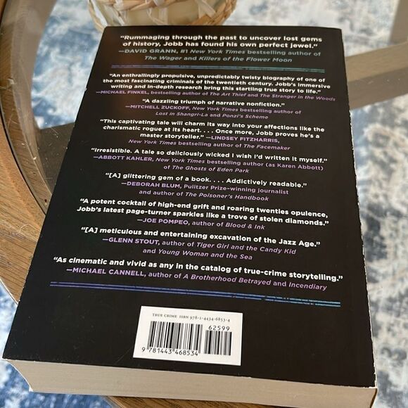 Dean Jobb - A Gentleman and a Thief: The Daring Jewel Heists of a Jazz Age Rogue - Picture 3 of 7